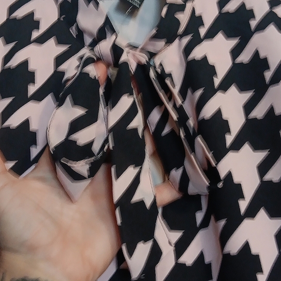 Women's Forever 21 Long Sleeve Houndstooth Pink & Black Dress, Size Small - Picture 5 of 7